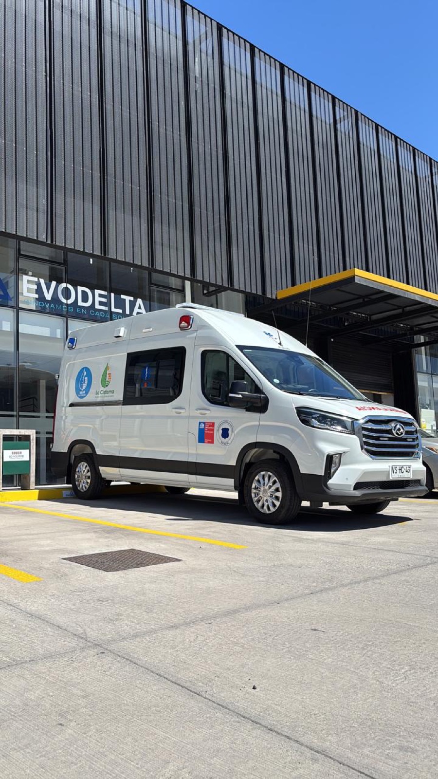 Ambulancia Maxus terminada en la planta EvoDelta de Pudahuel